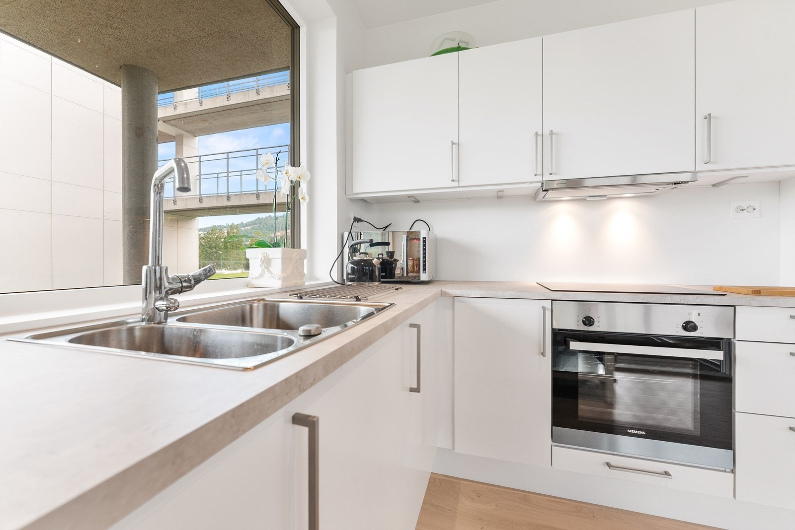 Del av kjøkken Galleribilde