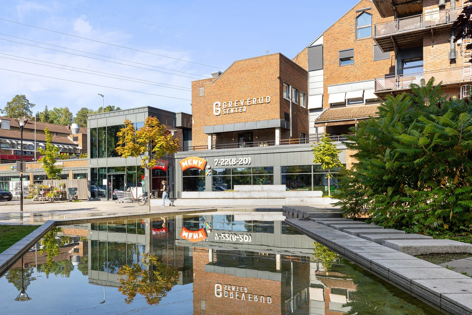 Kort vei til Greverud senter med butikk, kollektivtransport og servicetilbud. Galleribilde