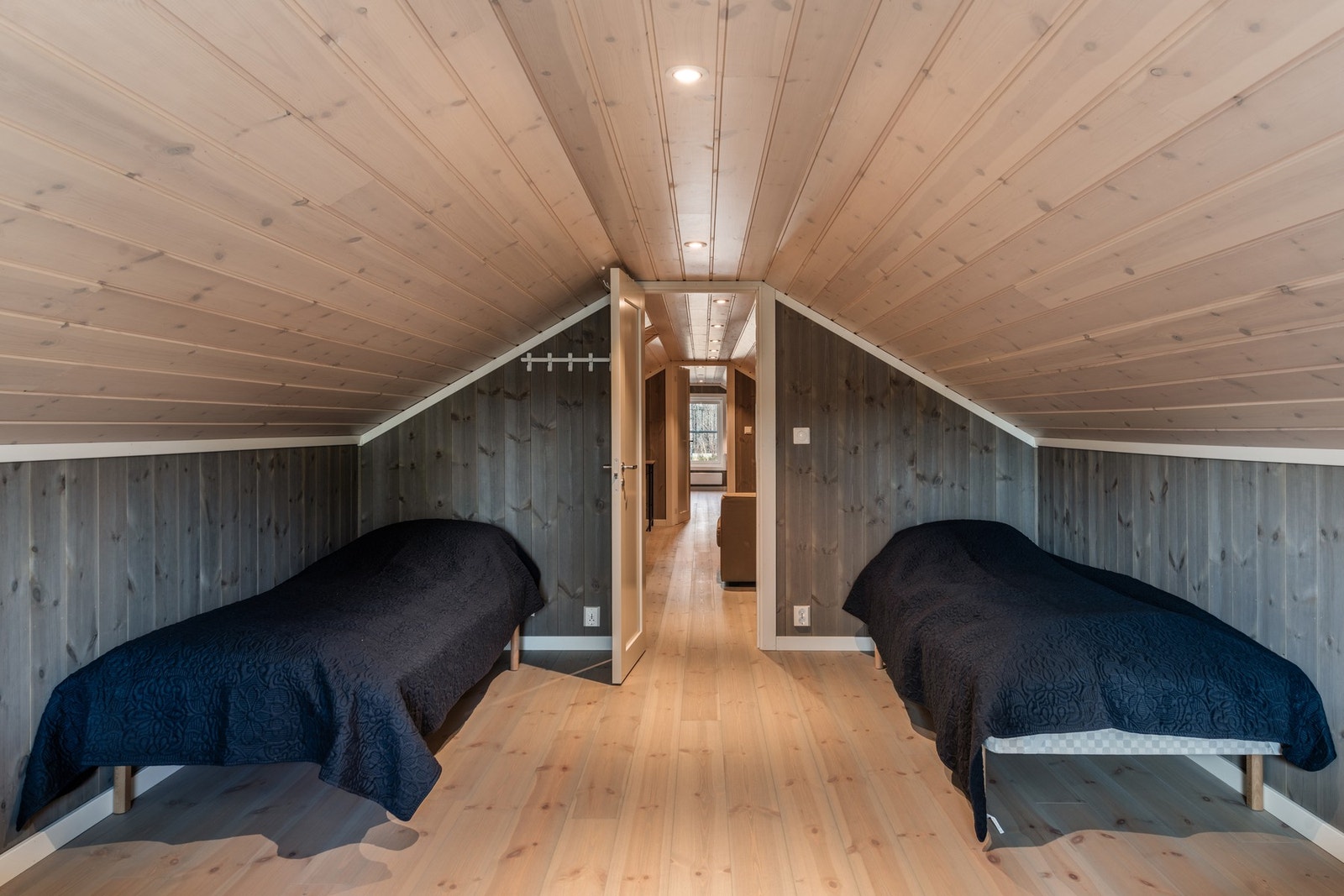 Rommet har god plass til oppbevaring eller kan brukes som kontor. Galleribilde