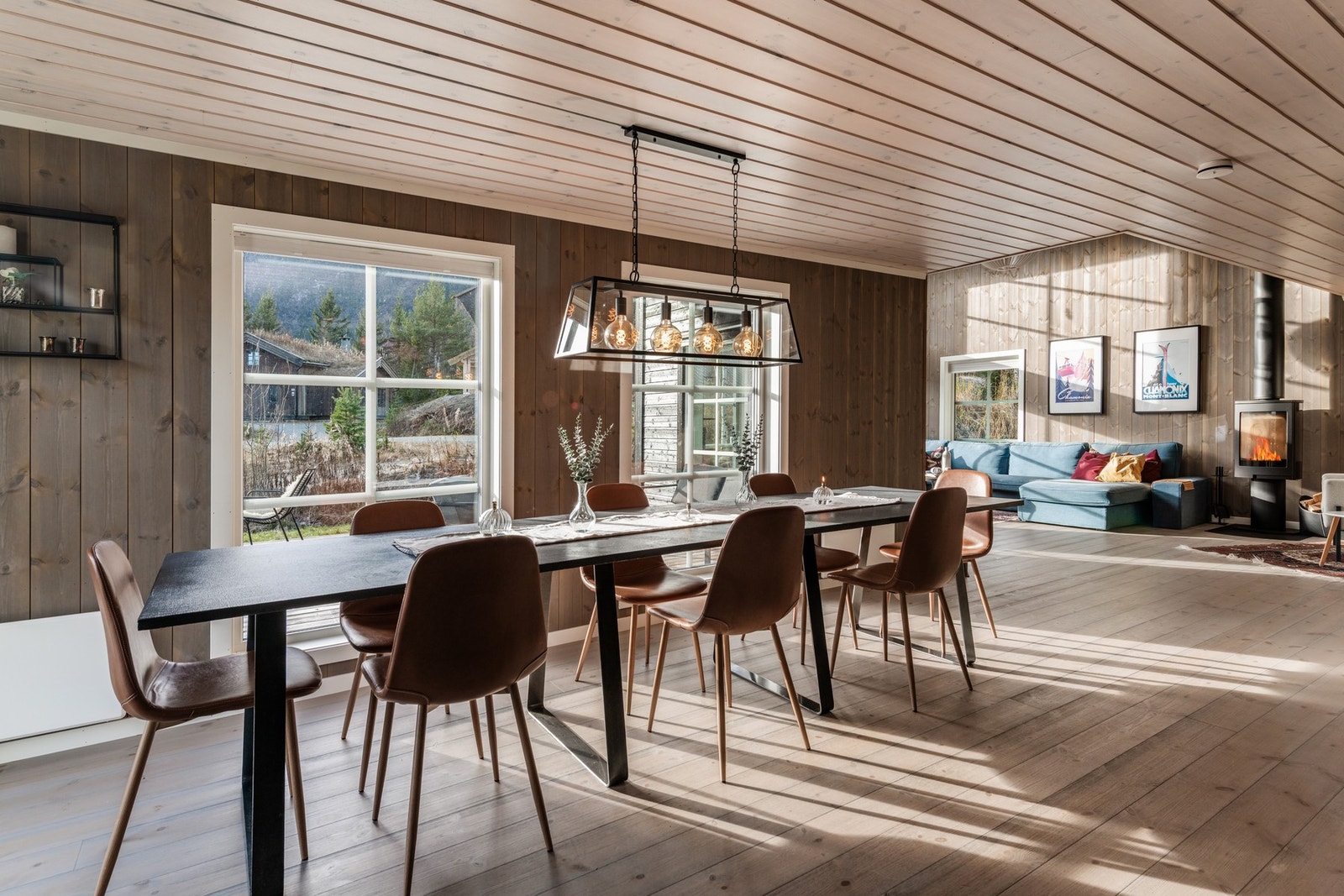 De store vinduene gir godt lysinnslipp. Galleribilde