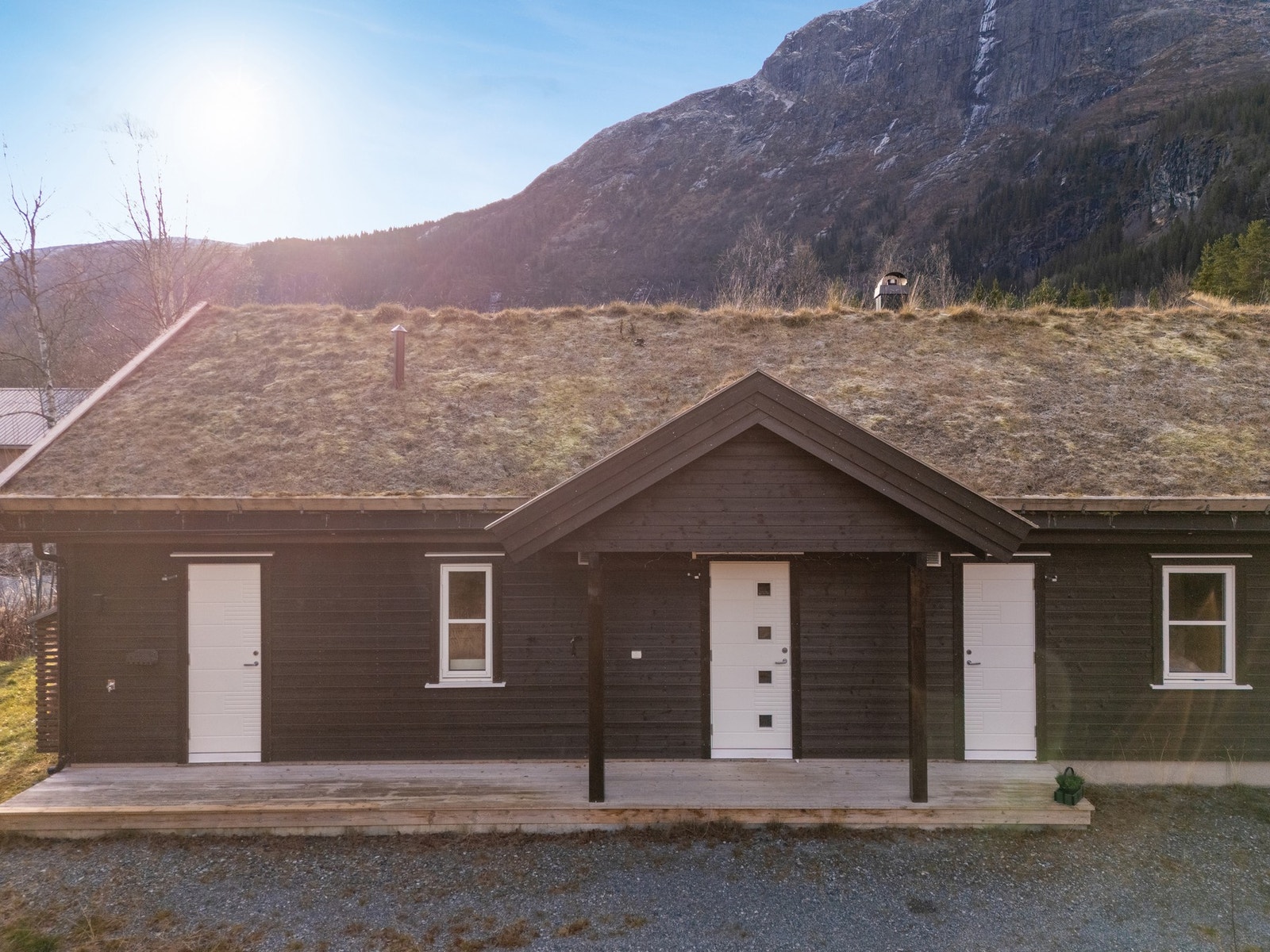 Hytta har også en romslig bod. Galleribilde