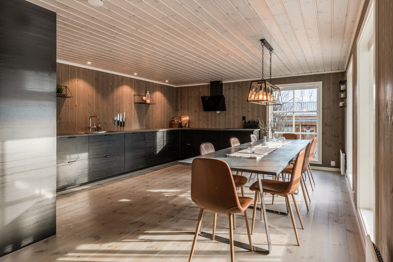 Åpen kjøkken/ spisestue. Galleribilde