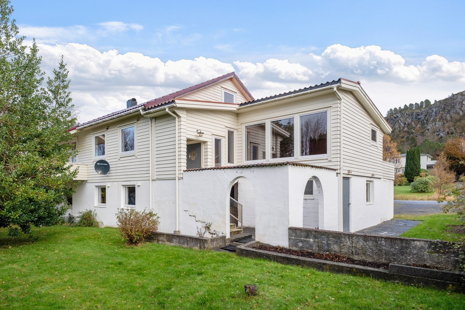 Velkommen til Øvre Skjong 3. Vestvendt bolig med gode solforhold i populært boligområde Galleribilde