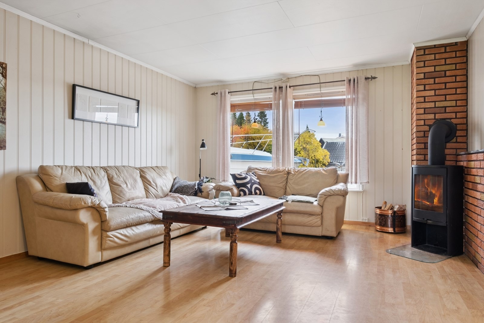 Oppvarming fra vedovn gir god varme utover sene høst og vinterkvelder. Galleribilde