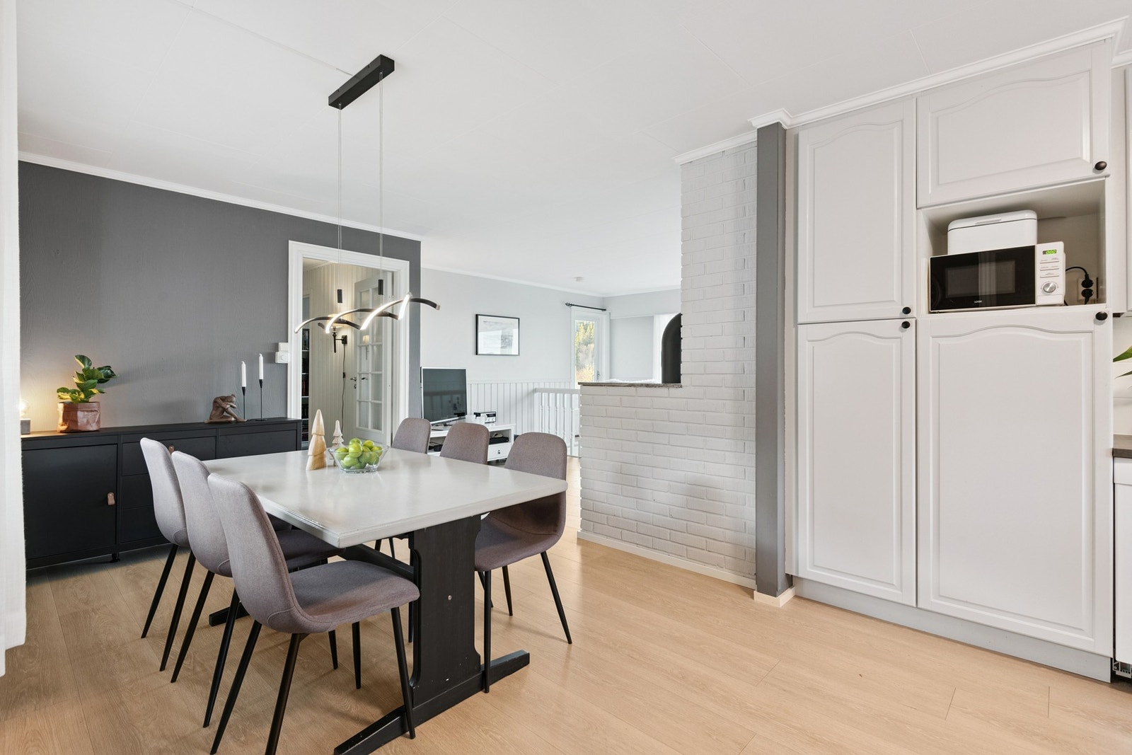 Her har man god plass til spisegruppe Galleribilde