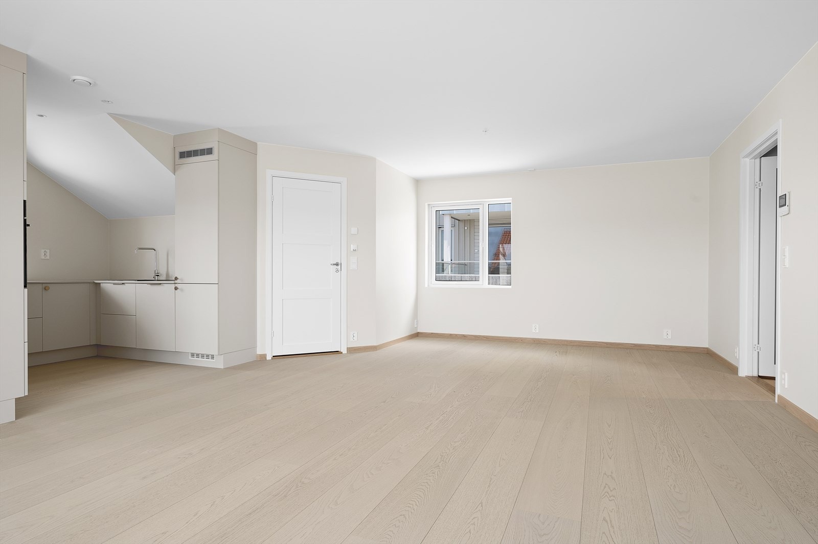 Lys og tiltallene stue/spisestue Galleribilde