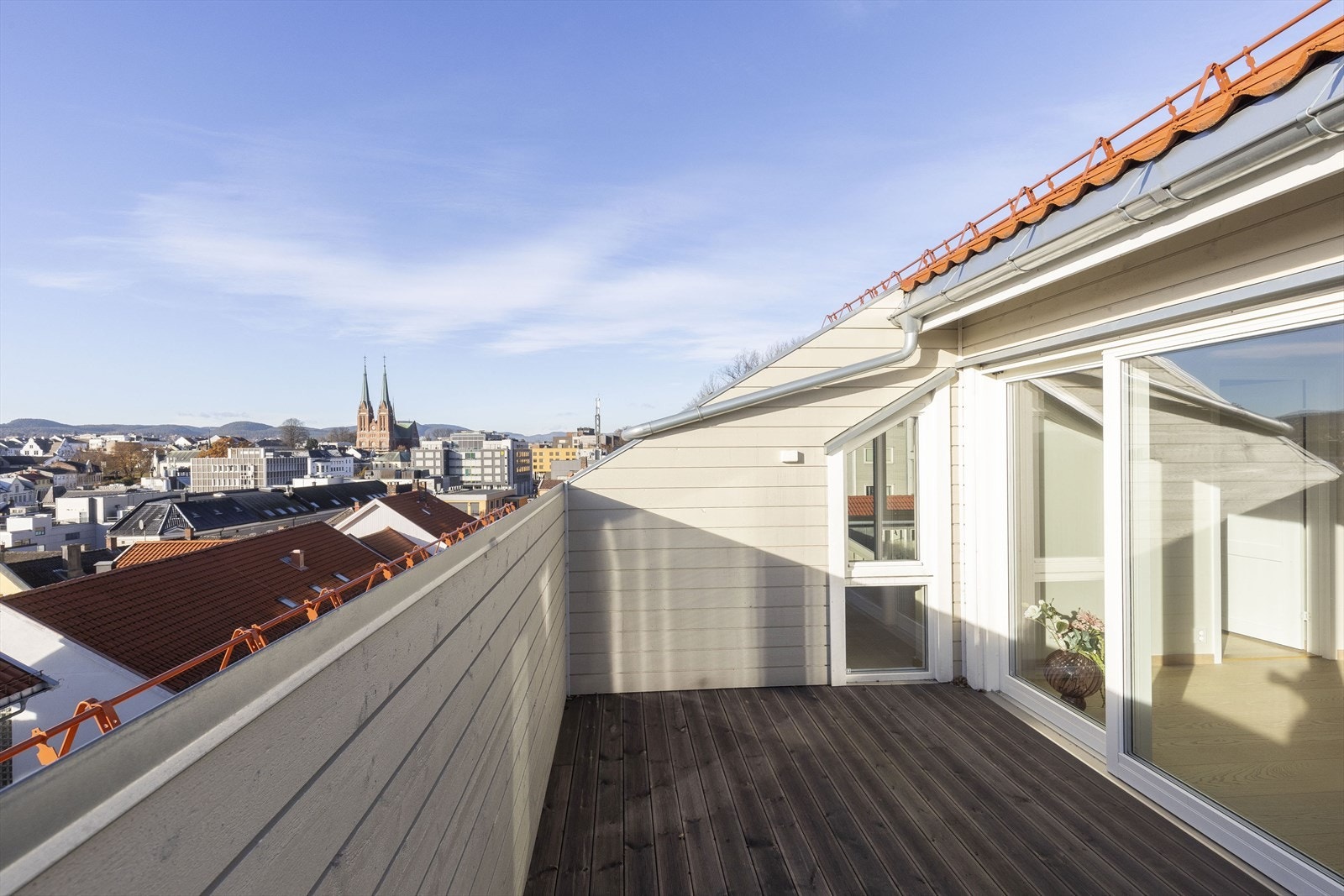 Flott utsikt fra vestvendt terrasse Galleribilde