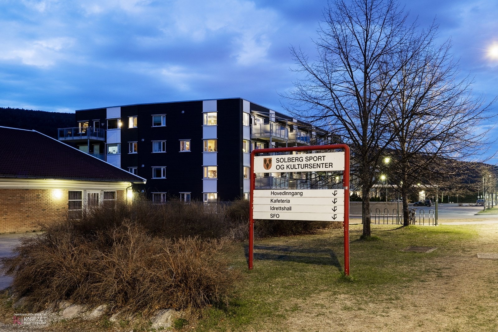 Fra boligen er det kort vei til flott idrettspark. Galleribilde