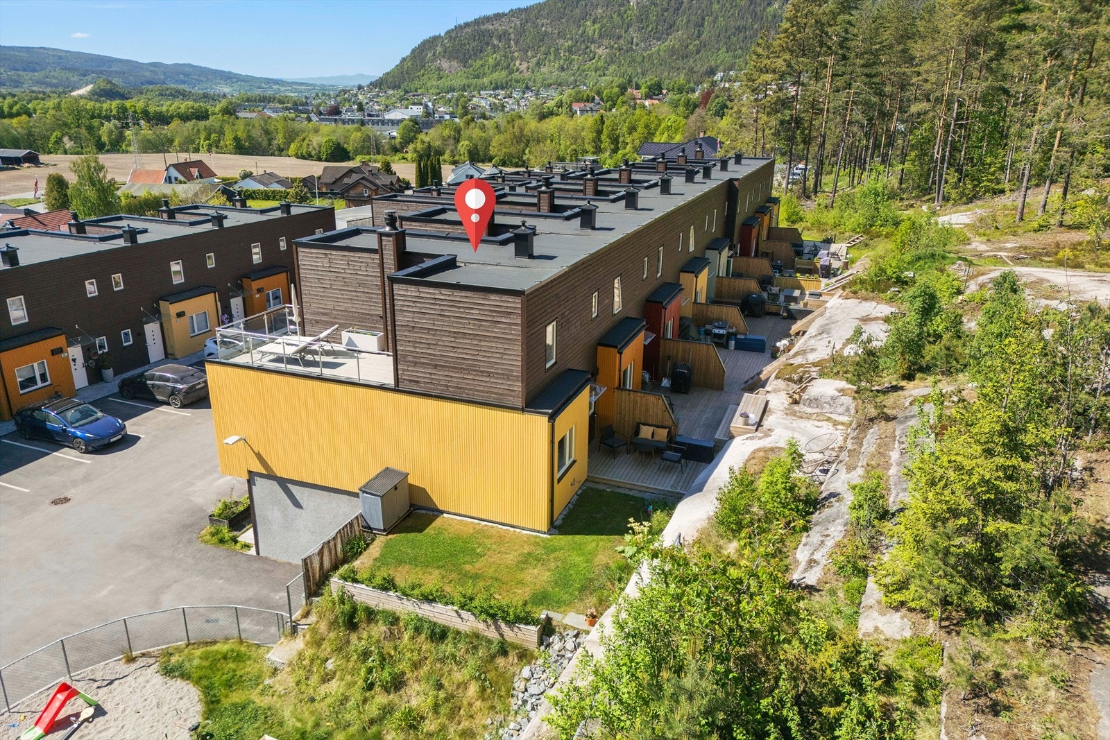 Dette er et flott hjem med god plass både inne og ute! Galleribilde