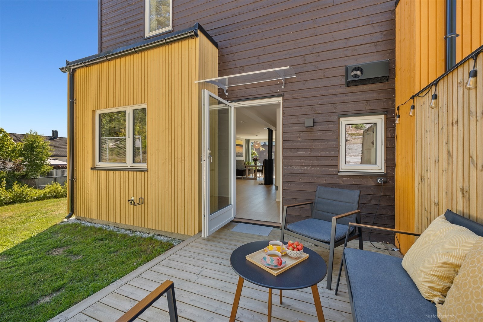 Rekkehuset har flere hyggelig terrasser. Galleribilde