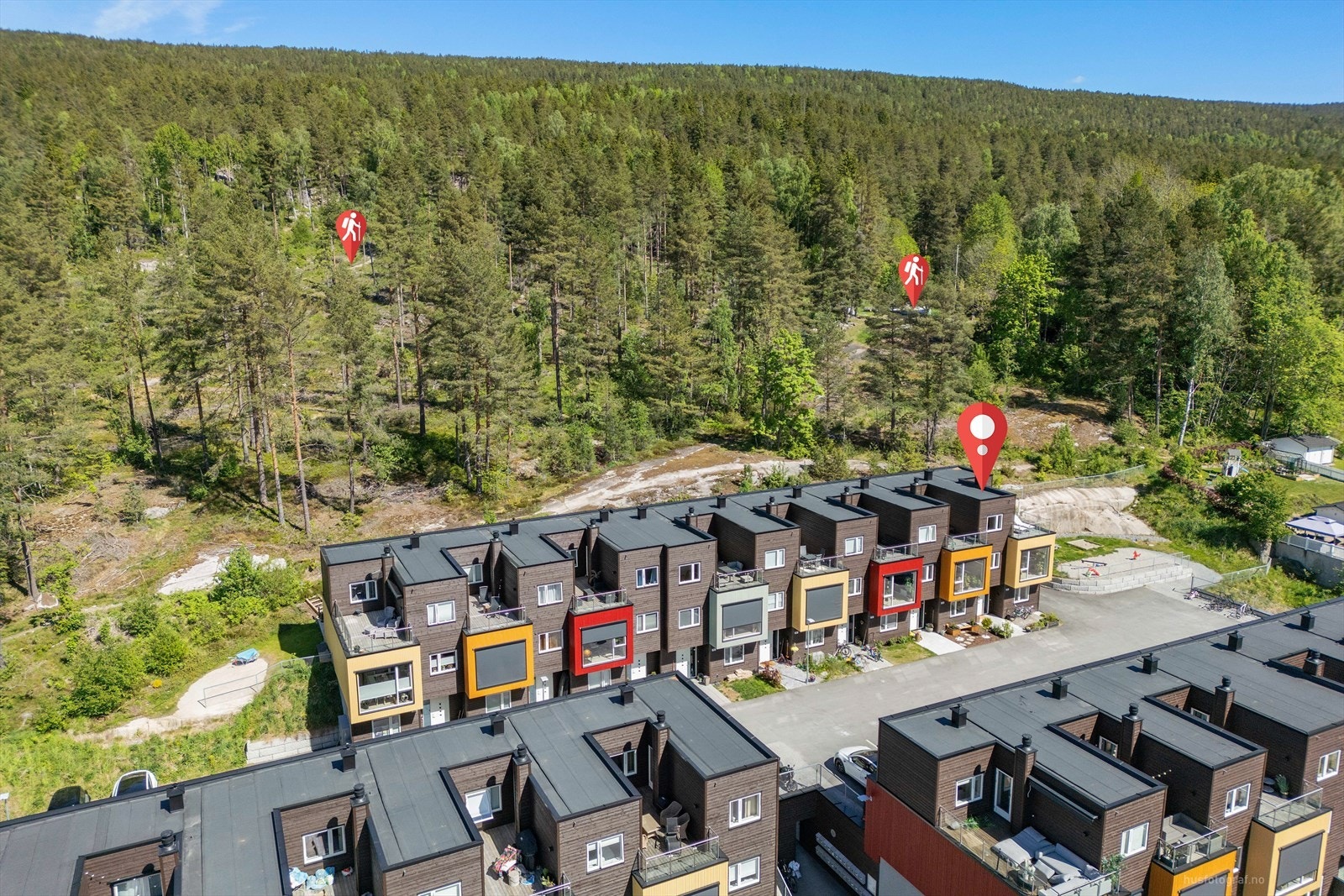 Granittveien 28A og Solbergelva et ideelt sted for familier som ønsker en balansert hverdag med nærhet til både natur og byliv. Galleribilde