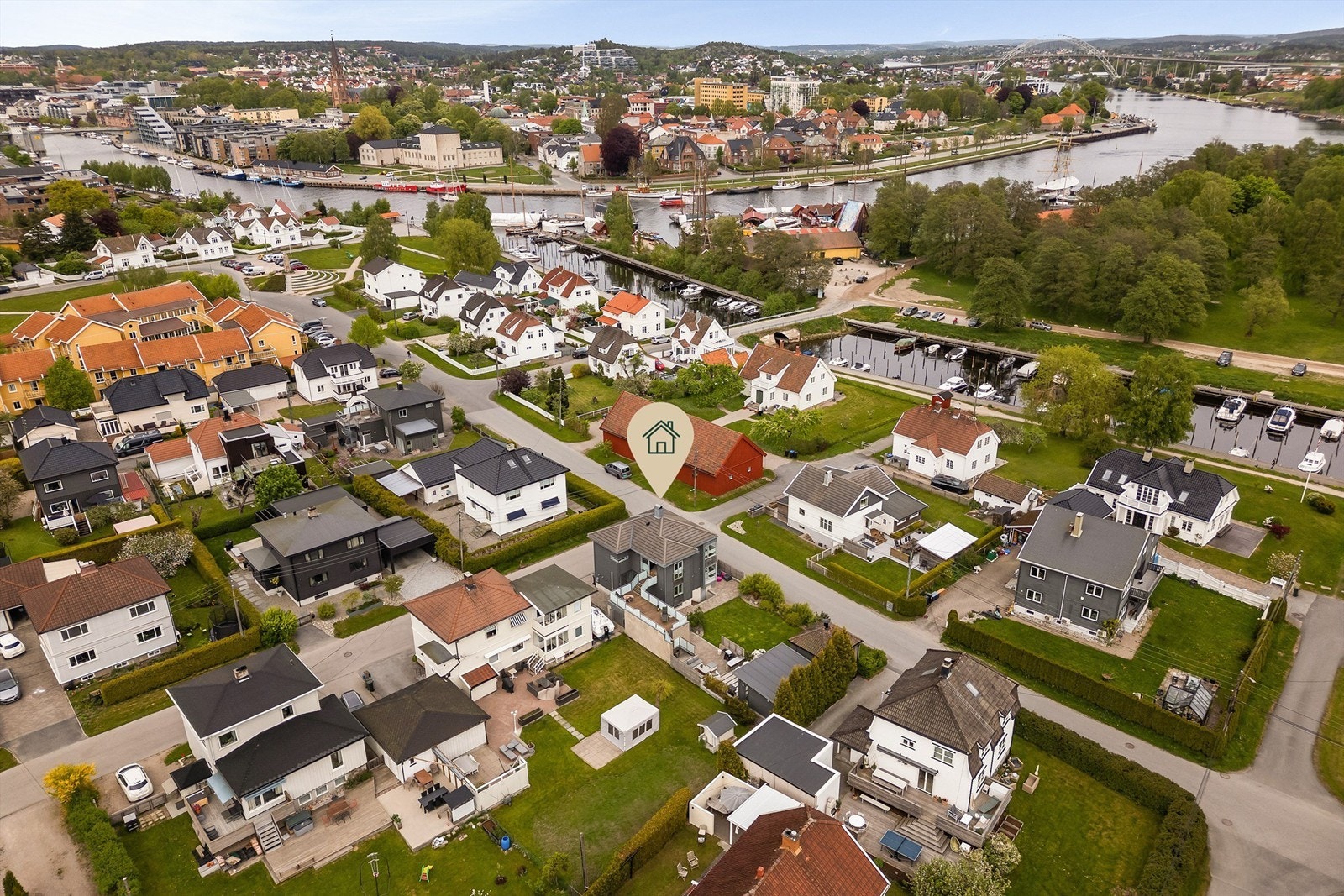 Smertuveien 3 presenteres av Karl Robert Hansen i Krogsveen. Eiendommen ligger svært sentralt, i maritime omgivelser ved vakre Isegran. Galleribilde