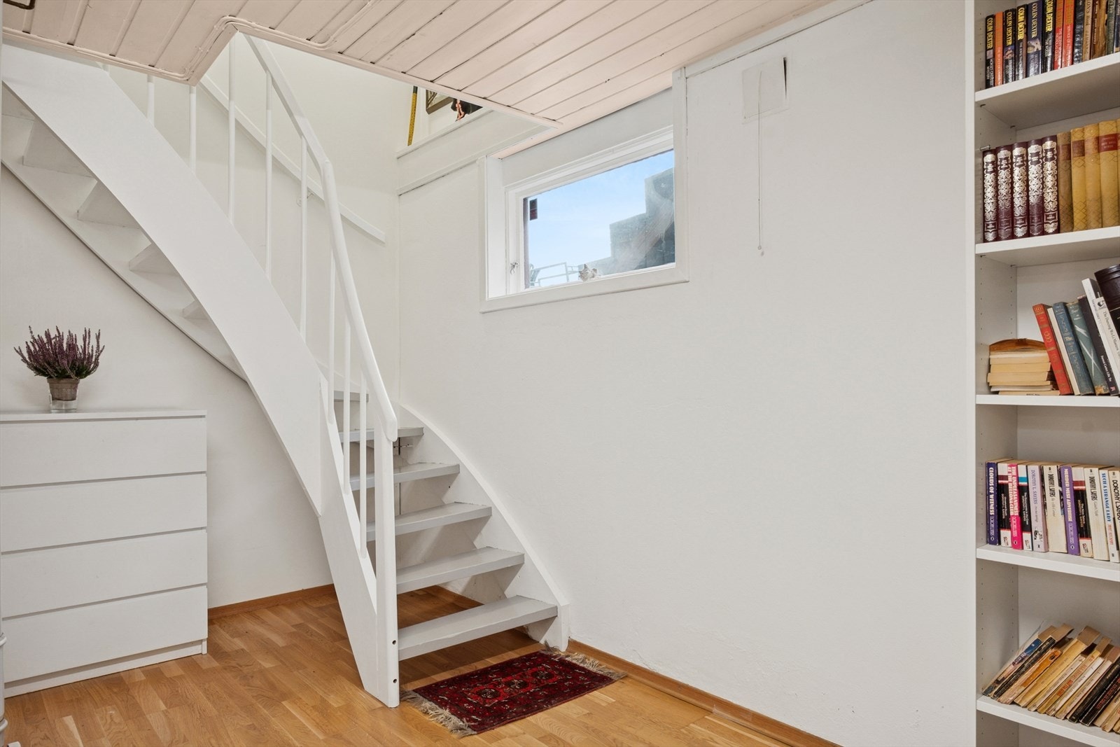 Kjeller med store gode rom og mye lagringsplass. Galleribilde