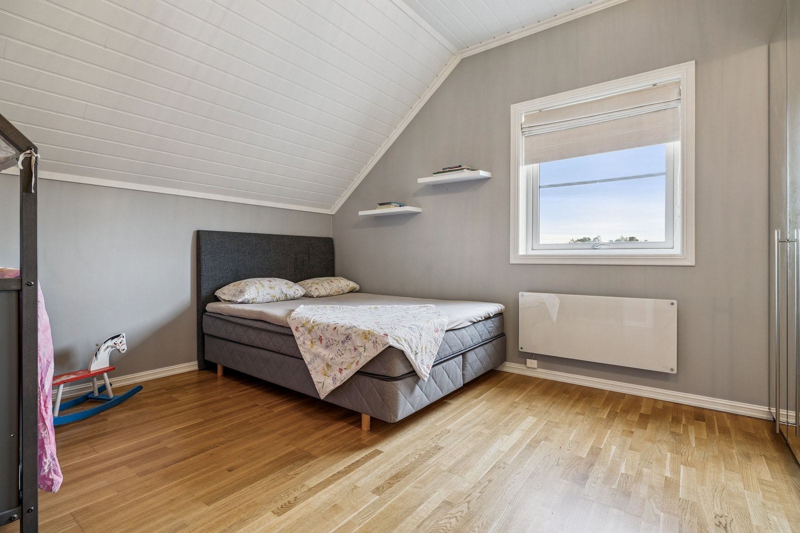 3 soverom med dobbelt garderobeskap. Galleribilde