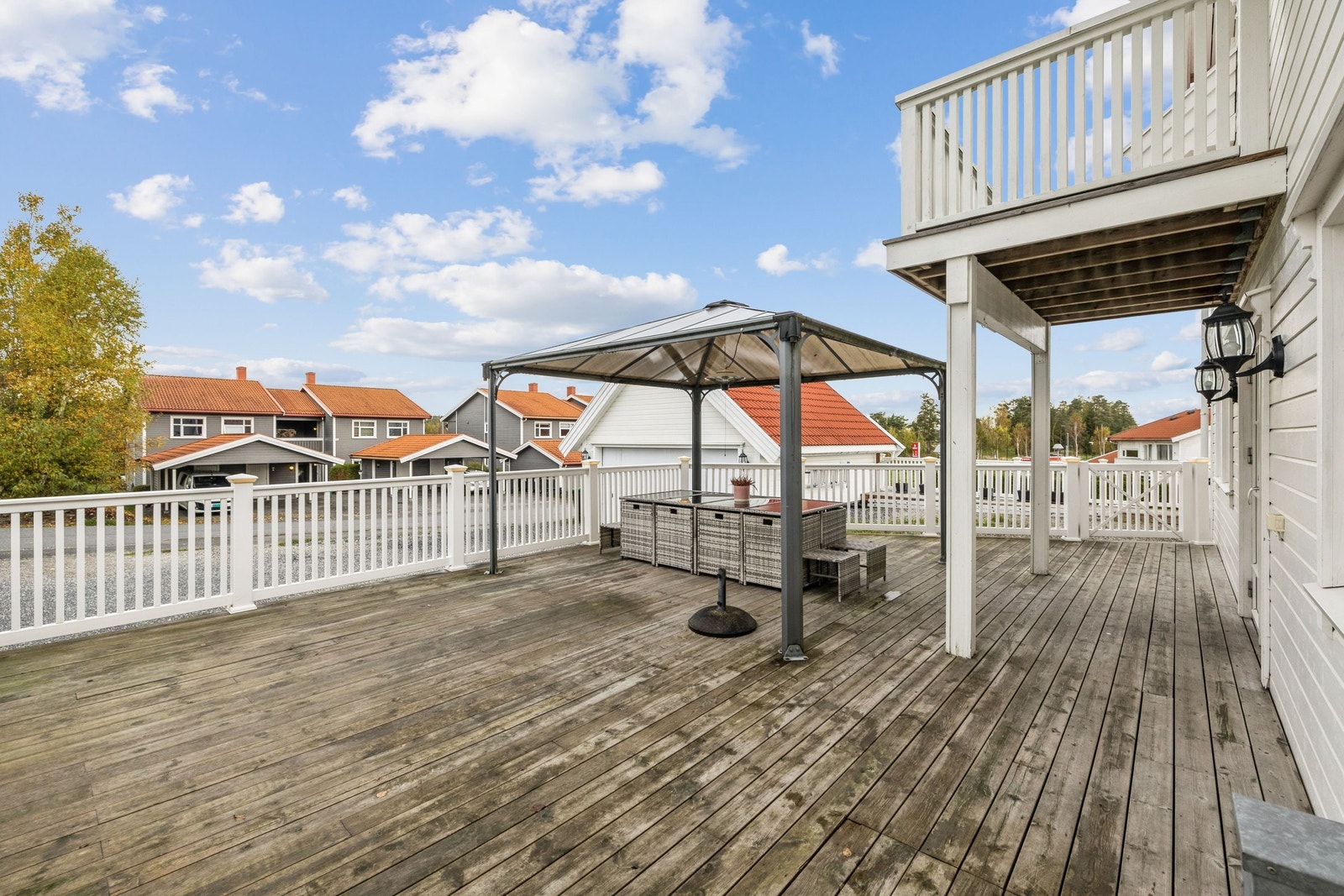 Stor terrasse på 54m2 med helårs pergola Galleribilde