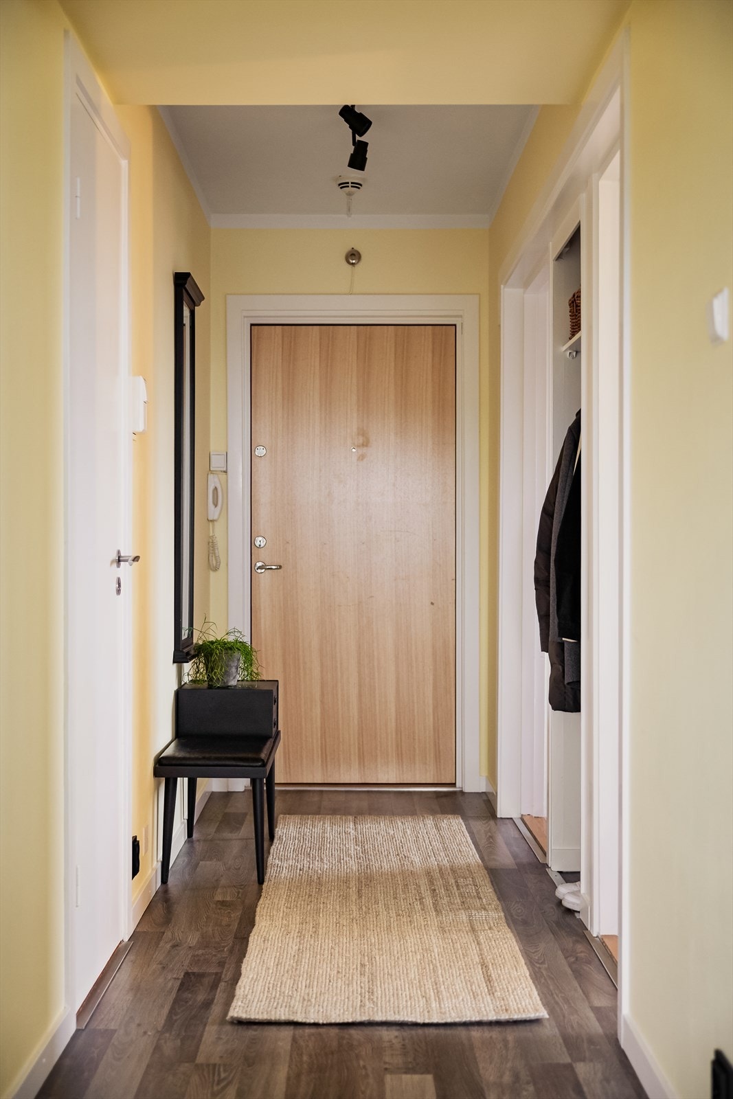 En hyggelig entré ønsker velkommen inn. Galleribilde