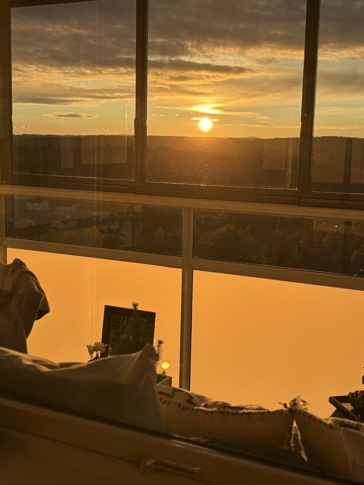 Privat bilde - det er helt magisk på både balkongen og inne i leiligheten når solen går ned! Galleribilde