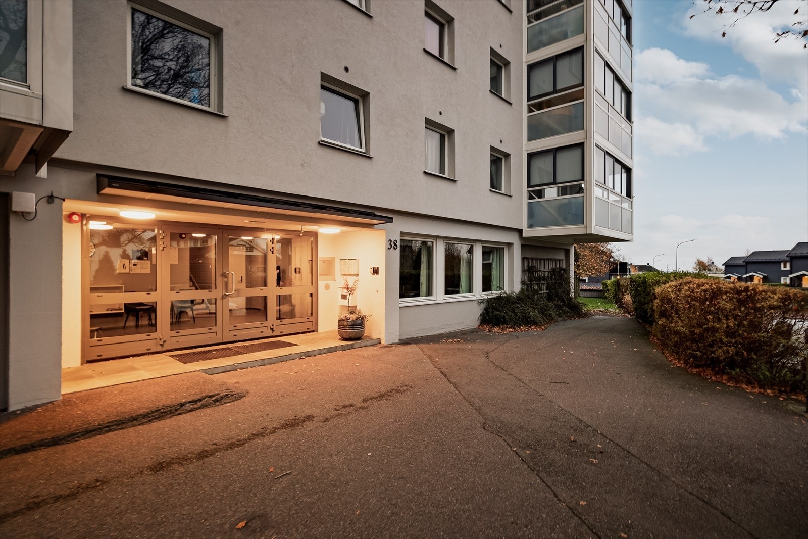 I Wistings vei 38 bor du i et veldrevet og trivelig borettslag med nydelige turmuligheter rett utenfor døren! Galleribilde
