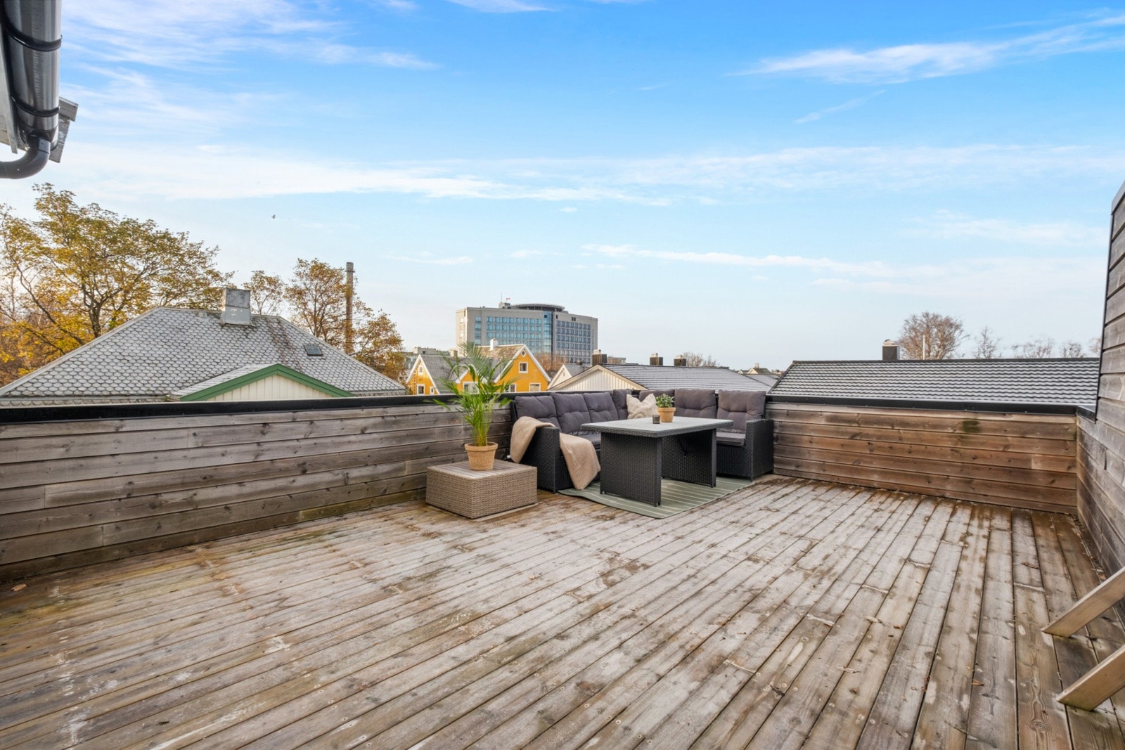 God plass for utemøblement. Galleribilde