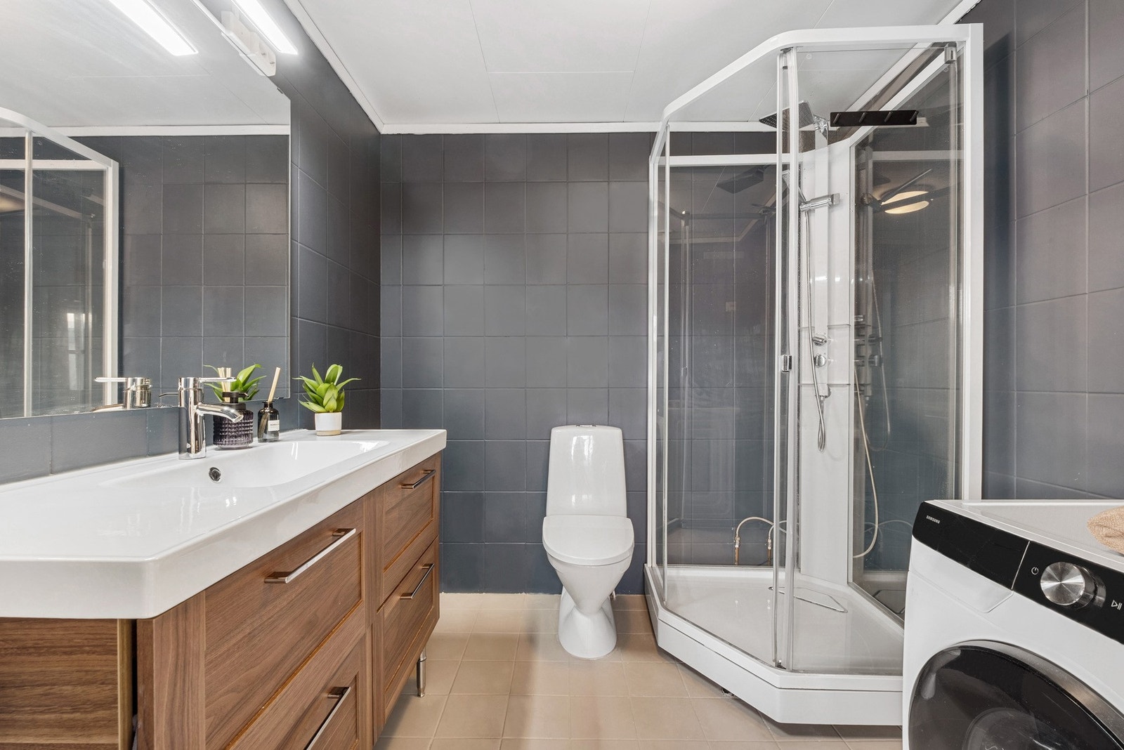 Flislagt bad med varmekabler i gulv. Galleribilde