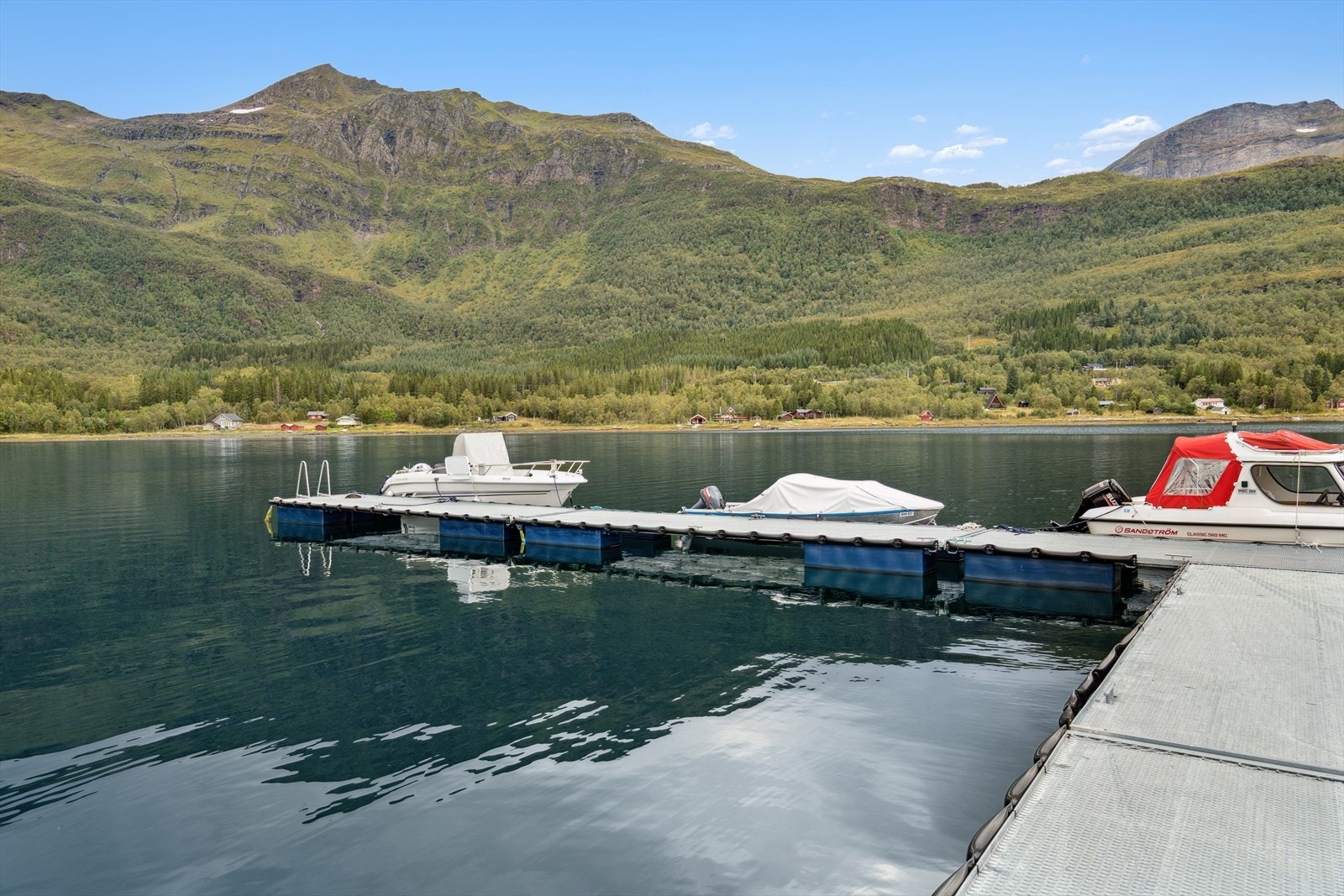 Det følger med båtplass til eiendommen. Galleribilde