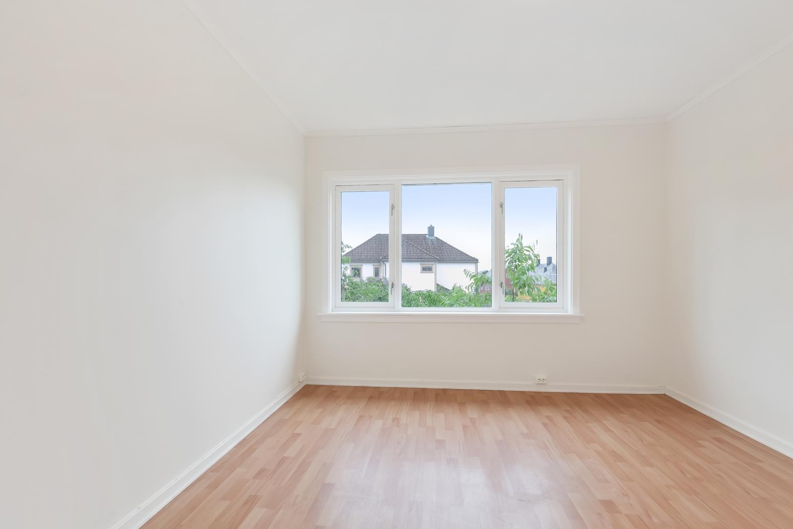 Samtlige soverom er av god størrelse, og med plass til dobbeltseng og garderobeskap om ønskelig. Galleribilde