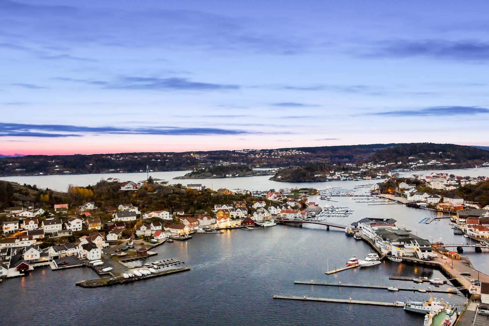 I nærområdet finner du nisjebutikker og et godt utvalg av serveringssteder som tilbyr alt fra kaffe og småretter til internasjonale matretter og cocktails. Galleribilde