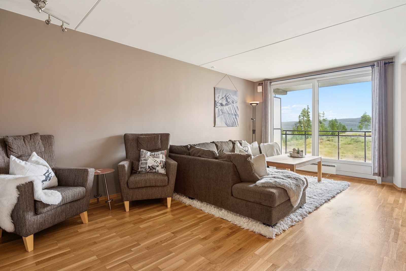 4-roms beliggende i andre etasje av bygg i sameiet Krystallen, på Kvitfjell. Galleribilde