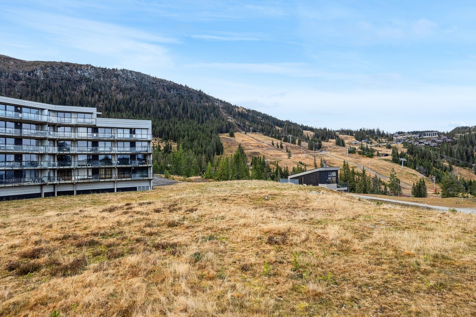 Her nytes det godt av ski inn/ut rett ved alpinanlegget og nærhet til milevis med preparerte skiløyper. Galleribilde