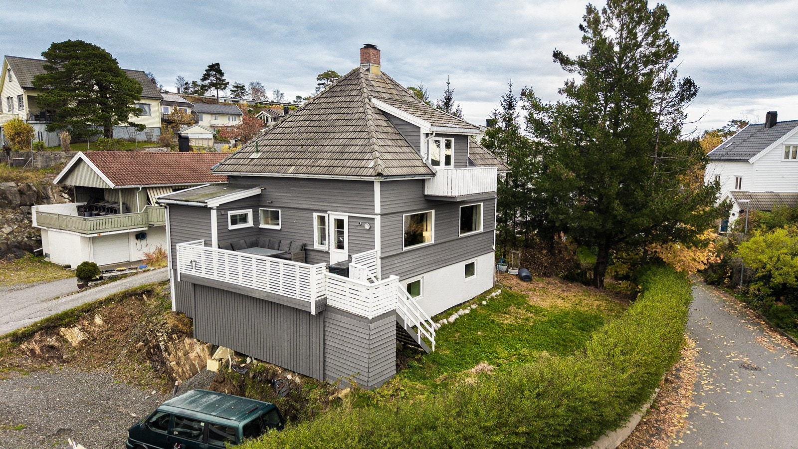 Ende- og hjørnetomt med fine solforhold Galleribilde