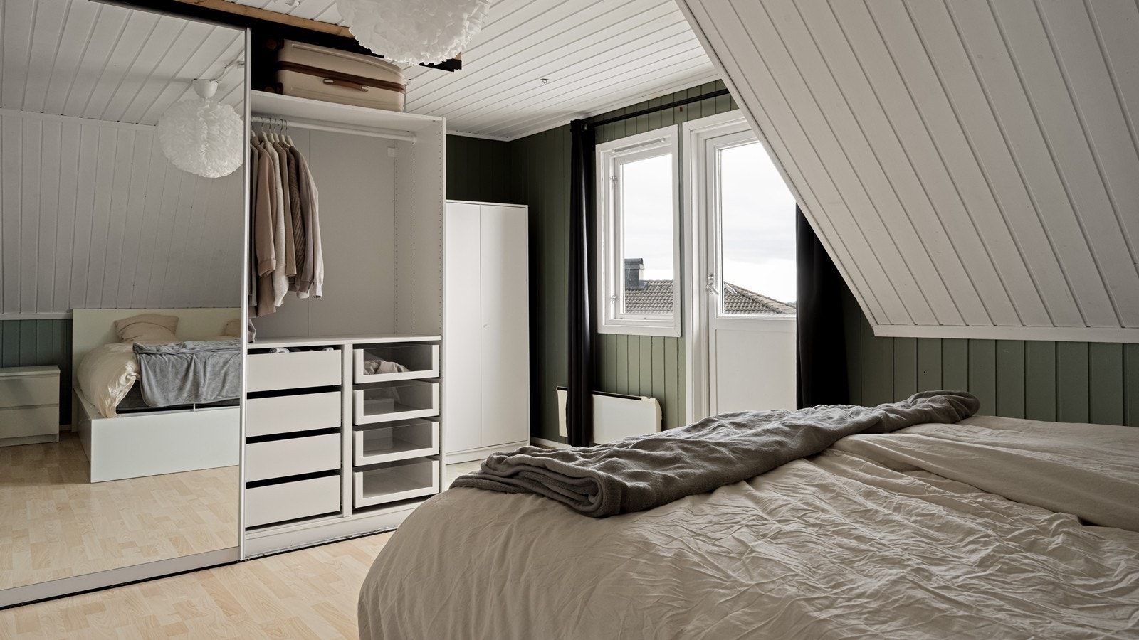 Rommet fungerer også fint som loftstue/ tv-stue Galleribilde