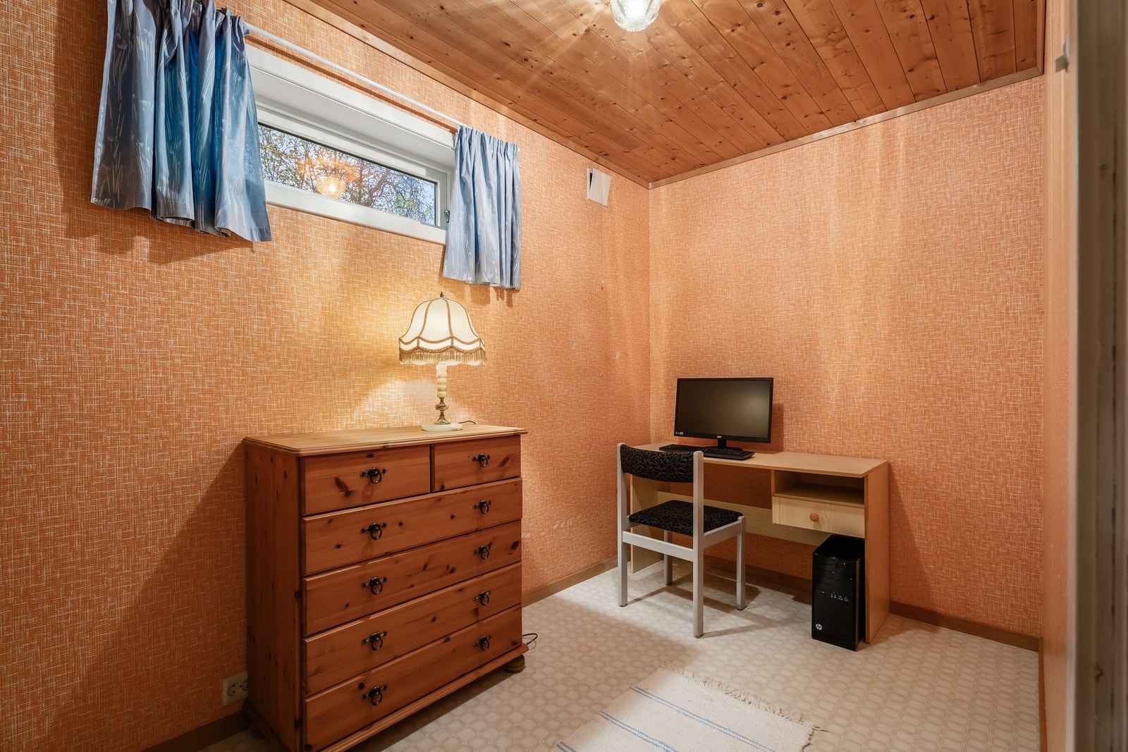 I tillegg til soverom og kjellerstue har man et praktisk kontor/hobbyrom. Galleribilde