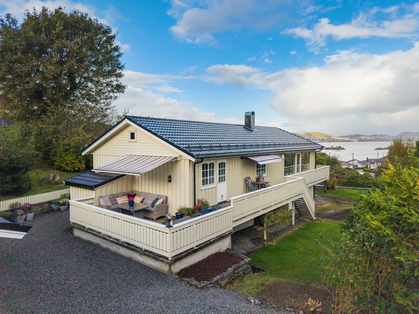 Sydvendt og solrik veranda. Galleribilde