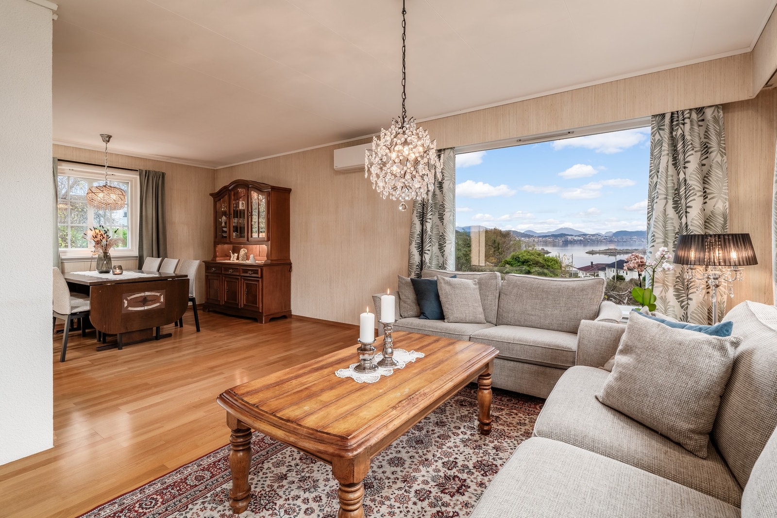 Det er rom for flere møbleringsløsninger på stuen. Galleribilde