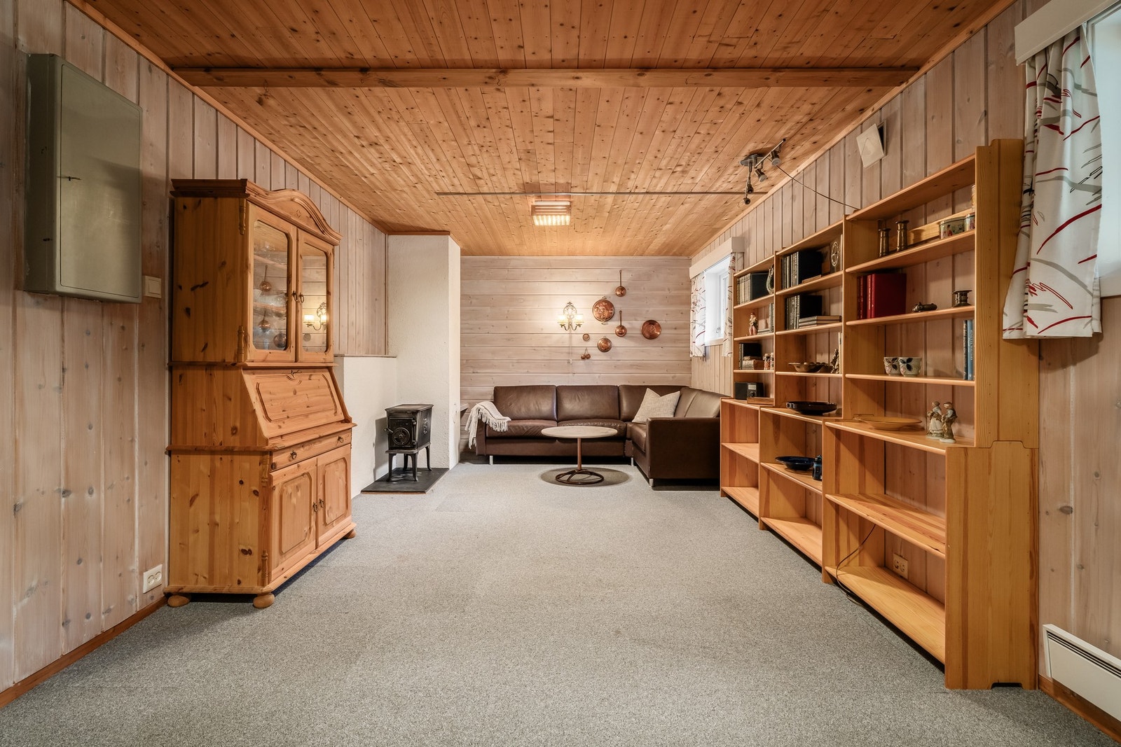 Kjellerstue med vedfyring. Perfekt for ungdommen. Galleribilde