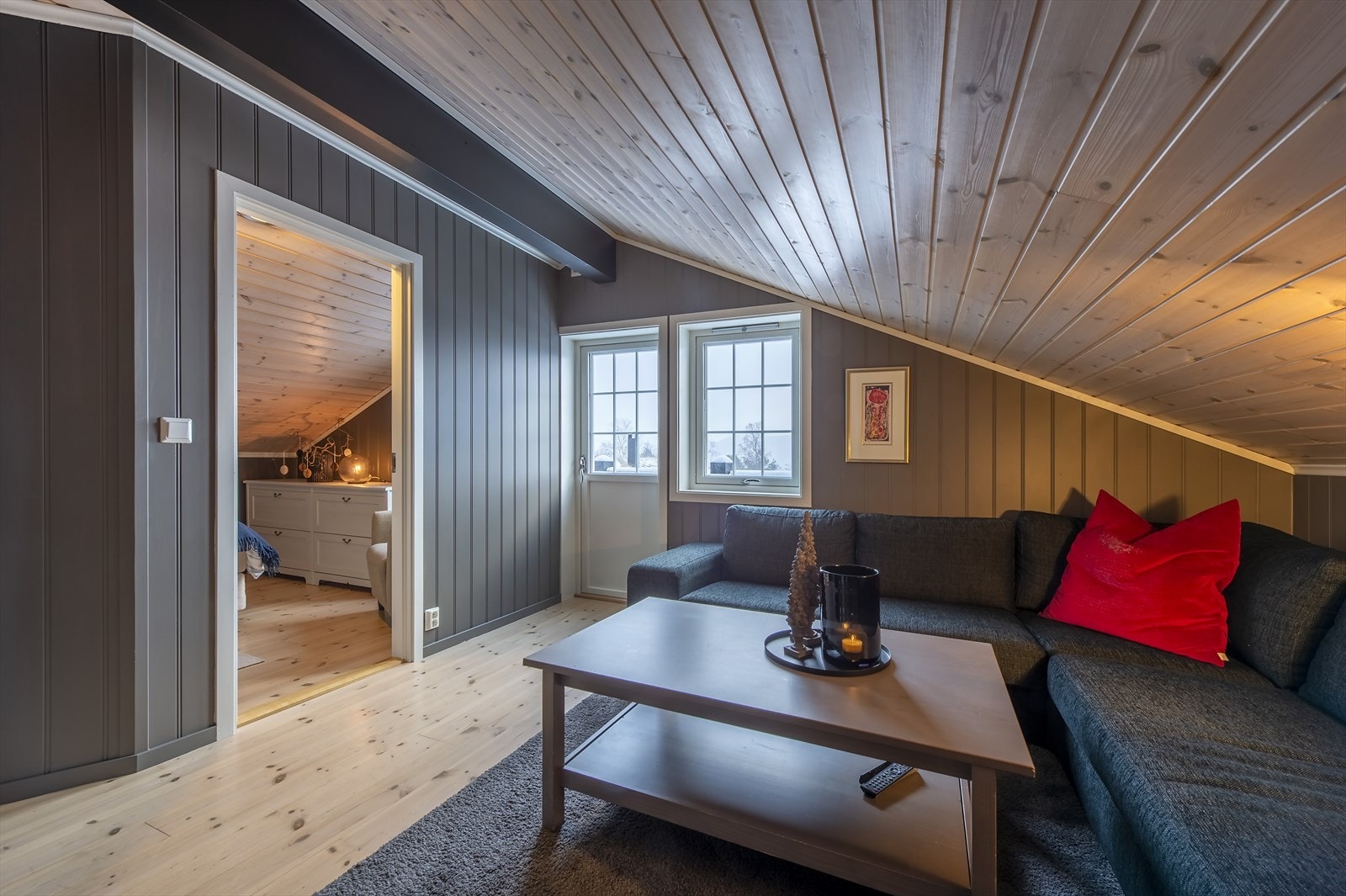 Også fra stuen i 2.etasje får man direkte adkomst til balkongen. Galleribilde