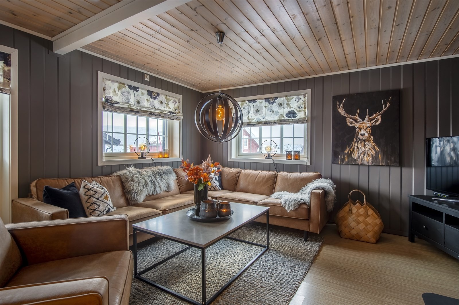 Fra stuen får man direkte utgang til den takoverbygde terrassen. Galleribilde