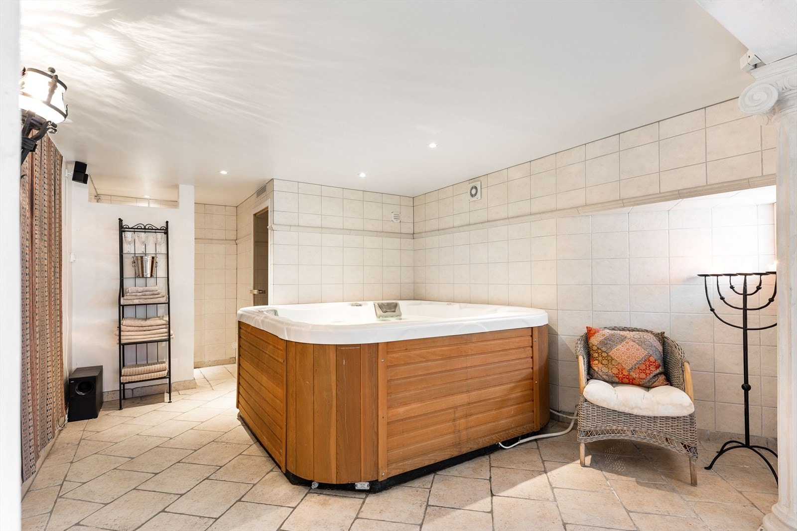 Jacuzzi og dusjhjørne. Galleribilde