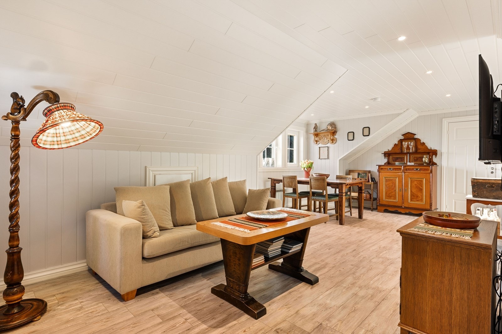 Loft over garasjen. Galleribilde