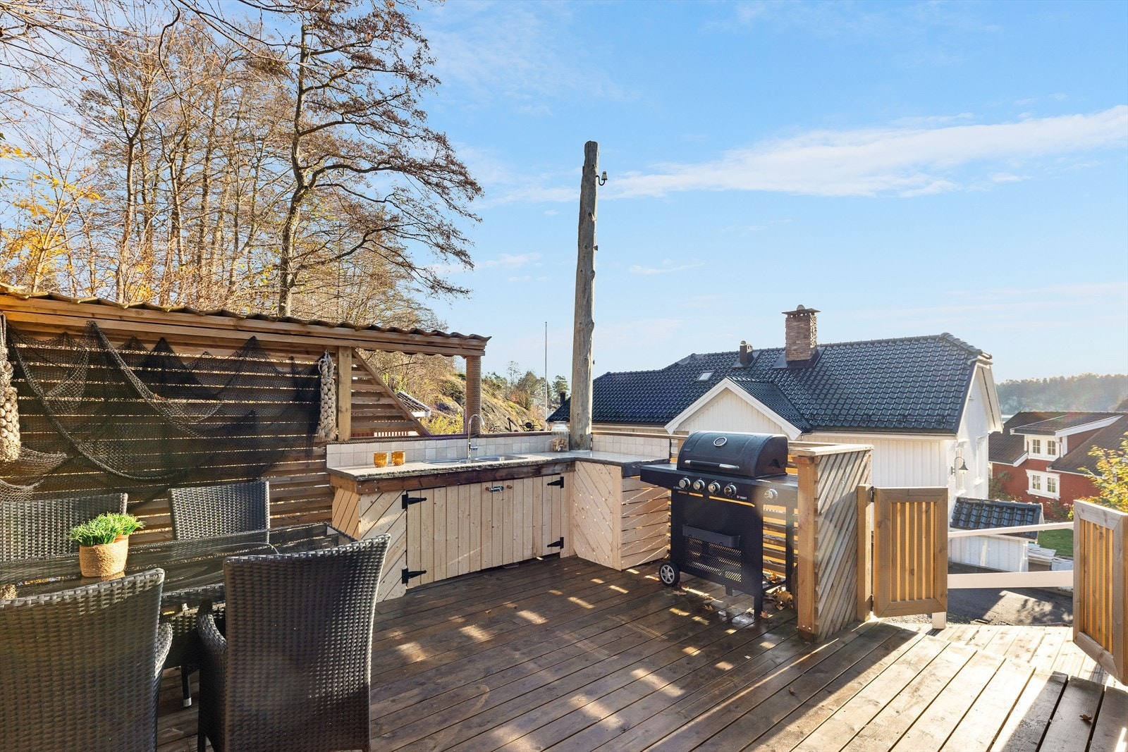 Terrasse tilhørende garasjen. Galleribilde