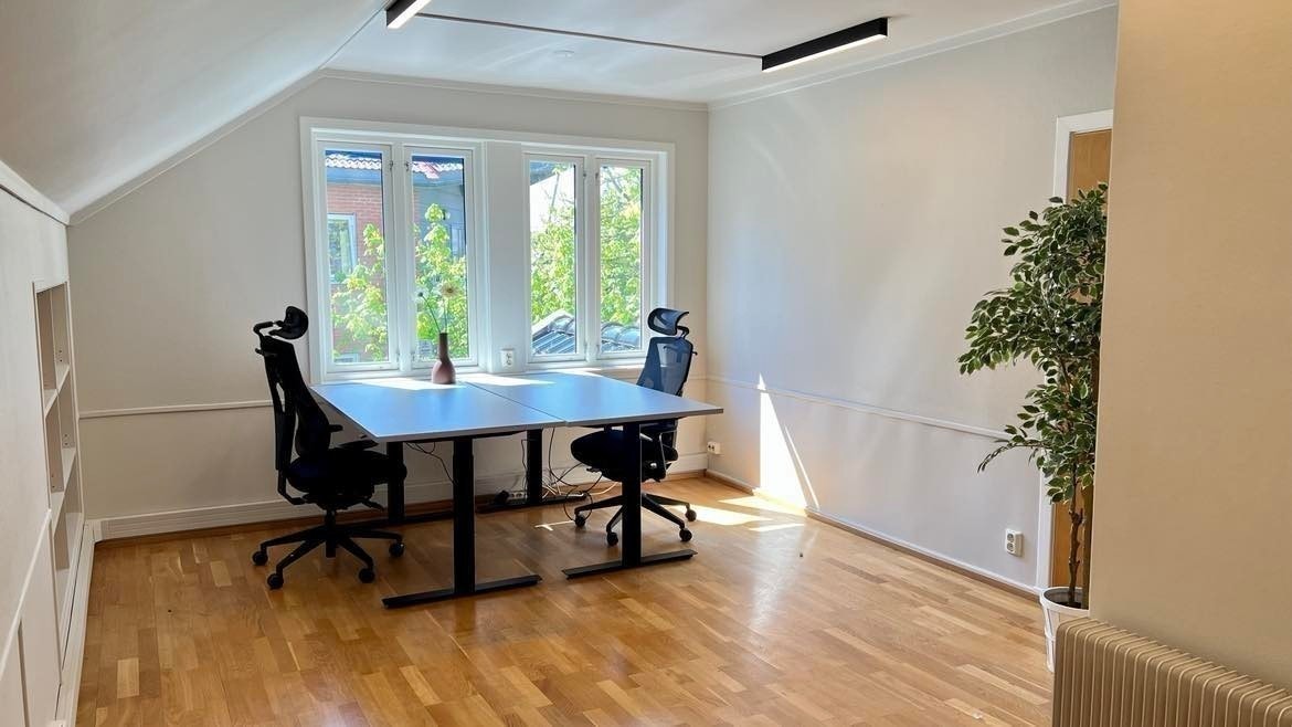 God plass til to kontorplasser i byggets 3. etasje. Galleribilde