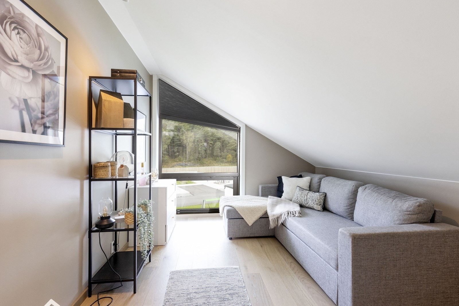 Soverom II i 3.etasje. Det er god størrelse på samtlige soverom. Galleribilde