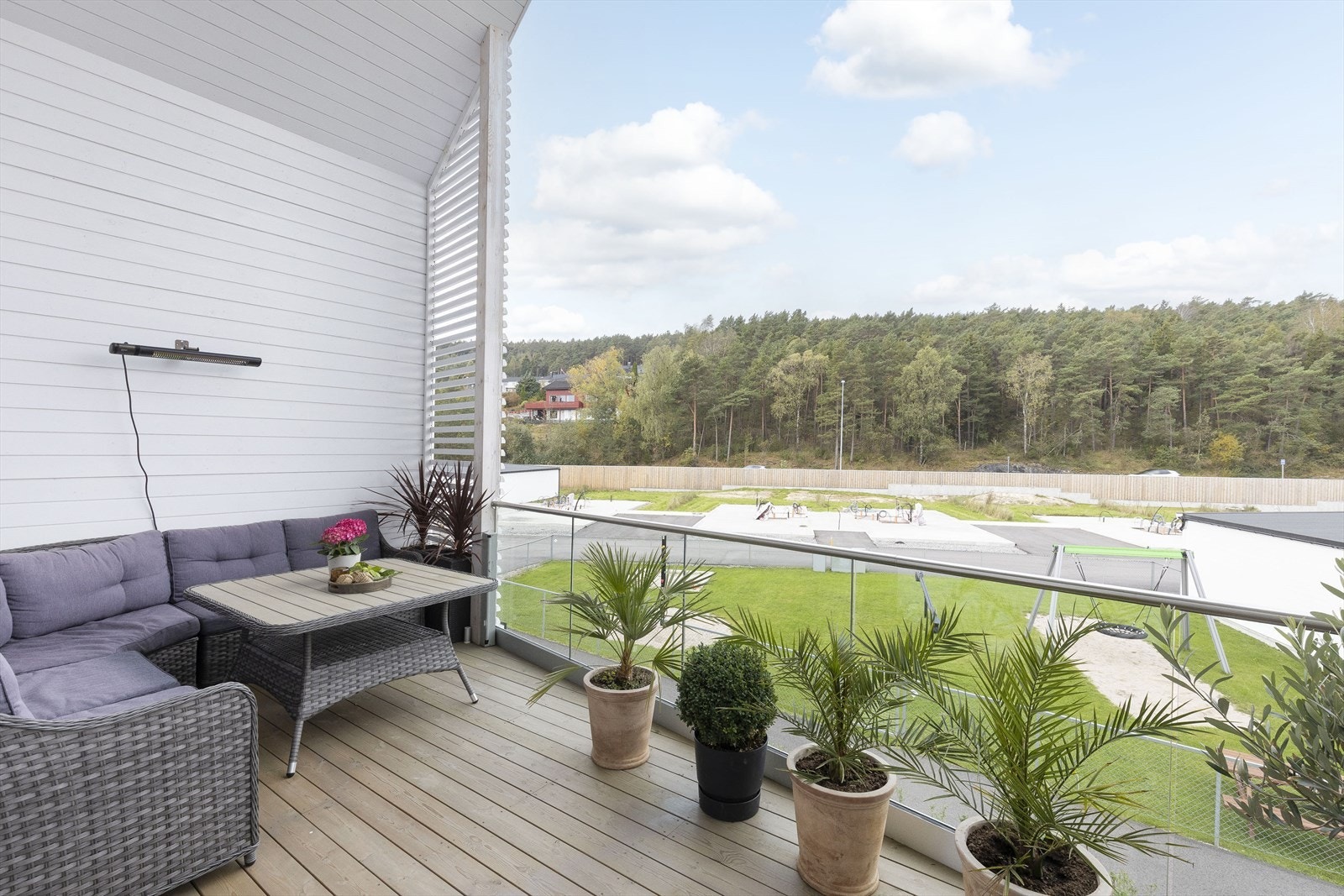 Balkong ut fra kjøkken i 2.etasje. Galleribilde