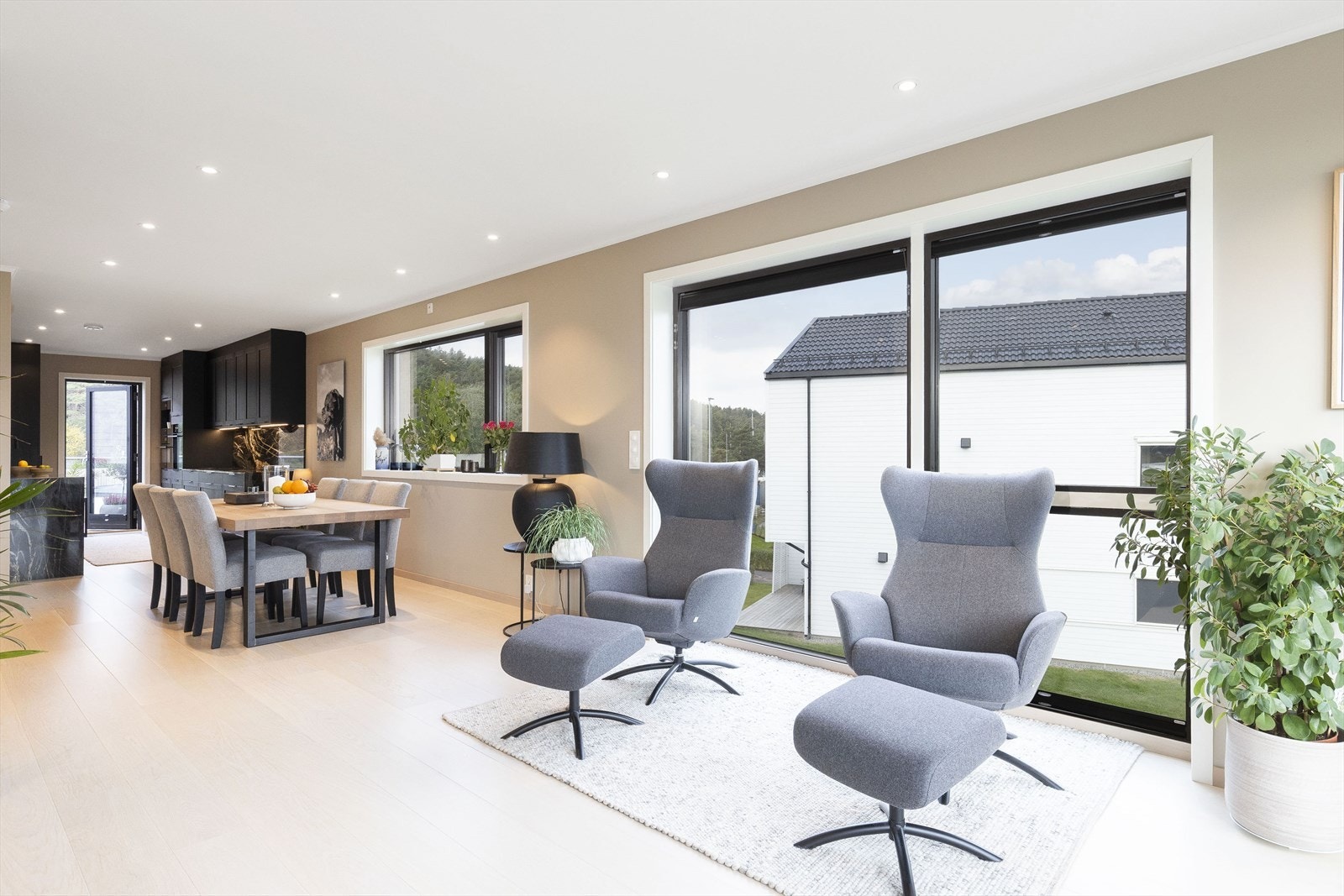 Åpen stue/kjøkkenløsning. Galleribilde