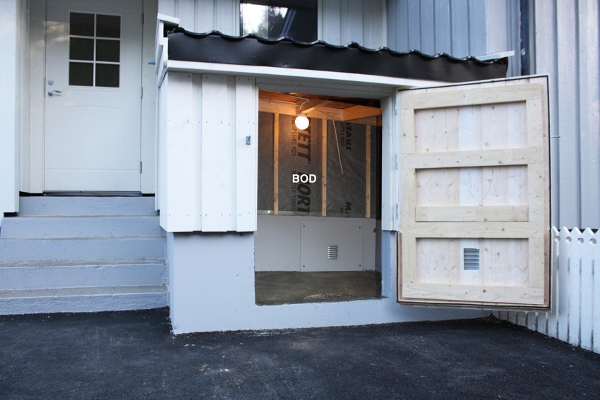 Tilhørende utebod med god oppbevaringsplass Galleribilde