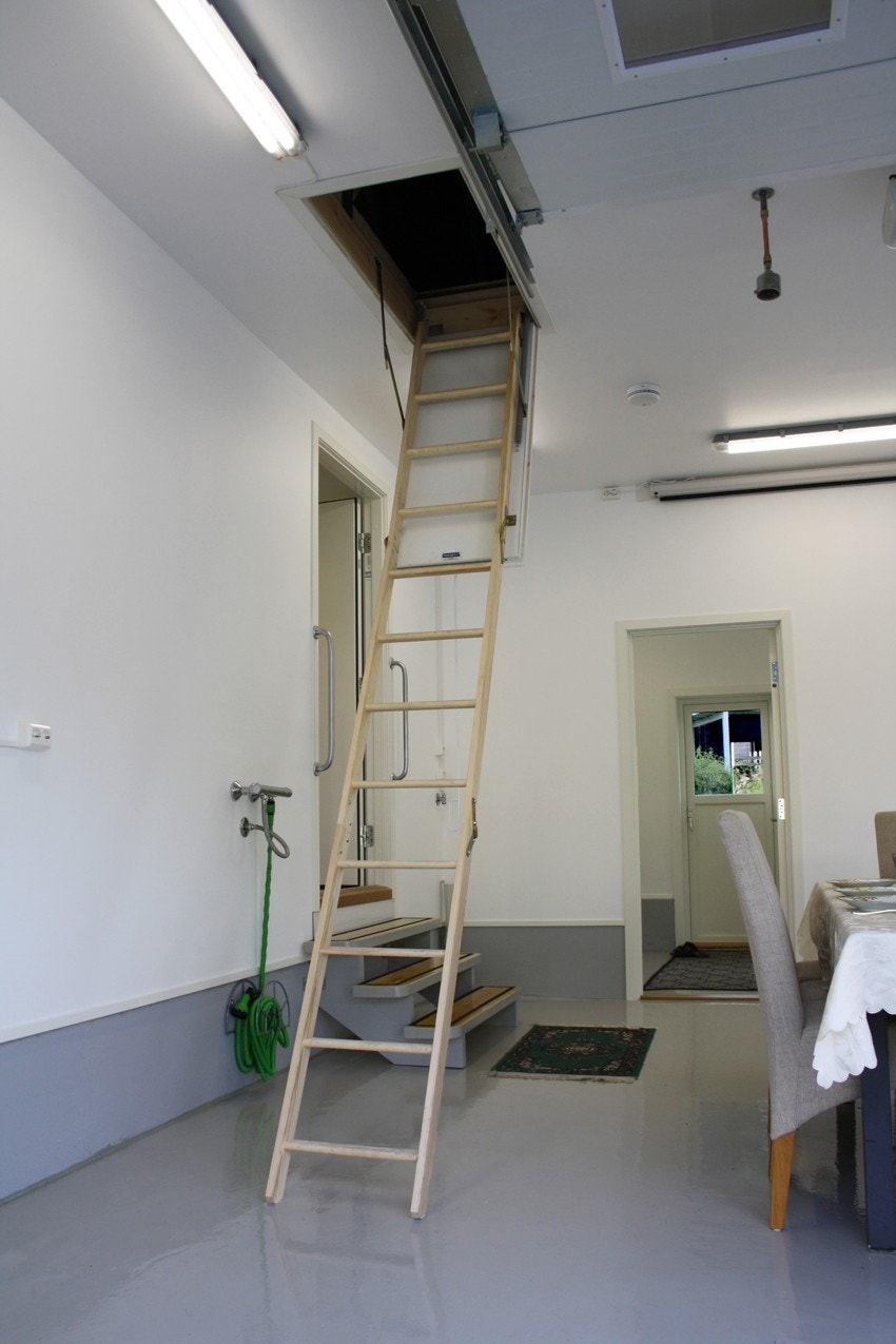 Trappeoppgang til kryploft Galleribilde