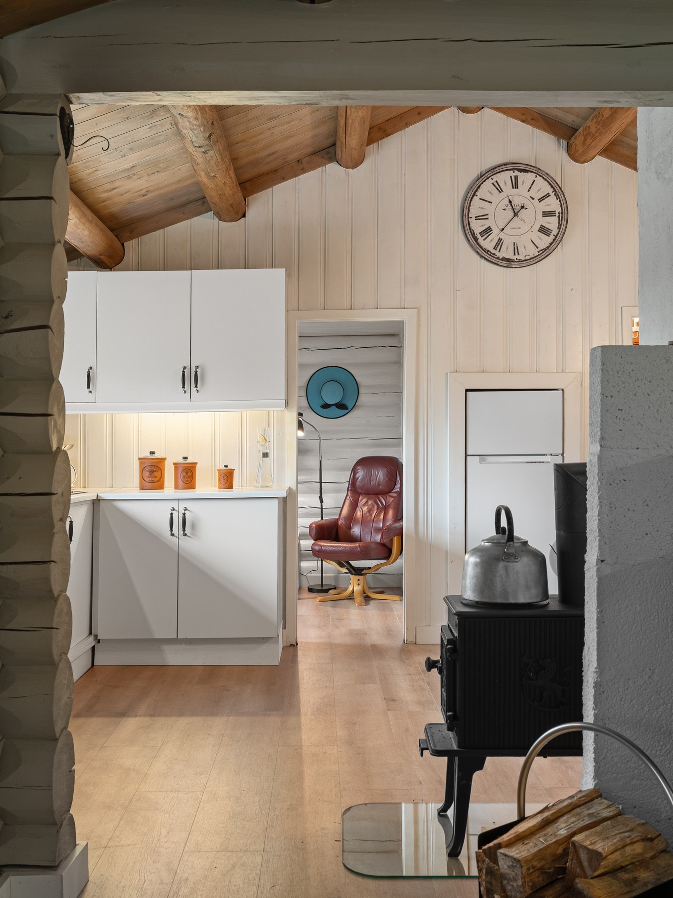 Videre inn, finner vi kjøkkenet. Galleribilde