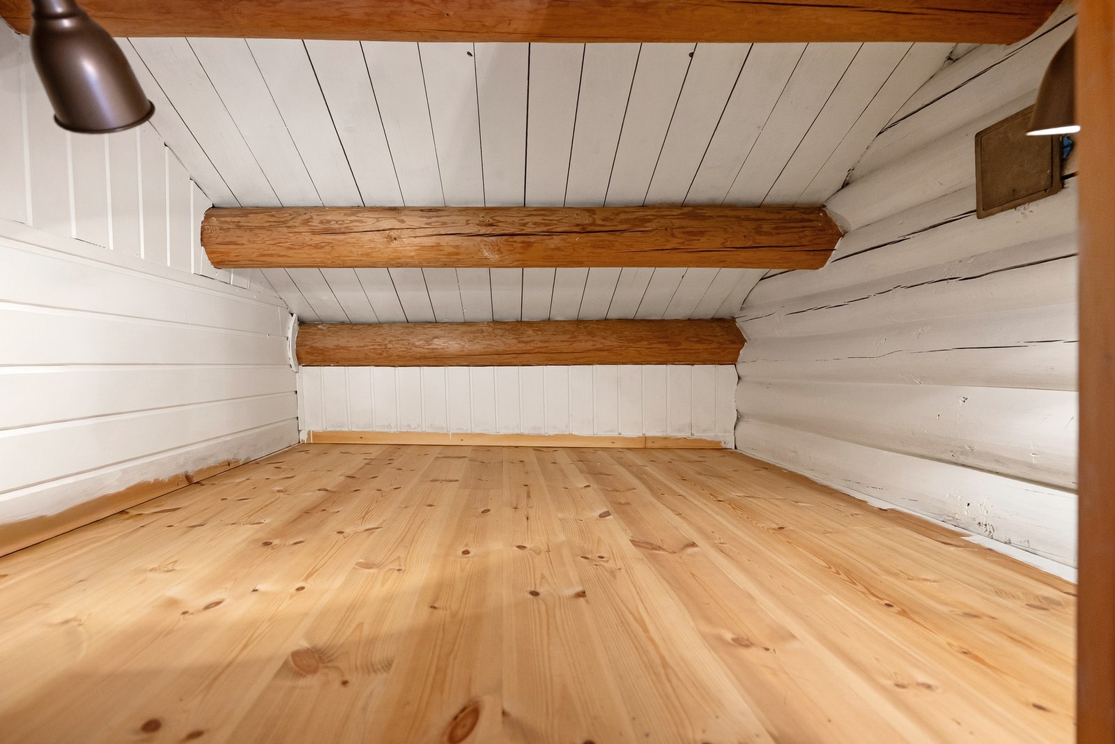 For å utnytte den generøse takhøyden, er det også etablert en hems. Galleribilde