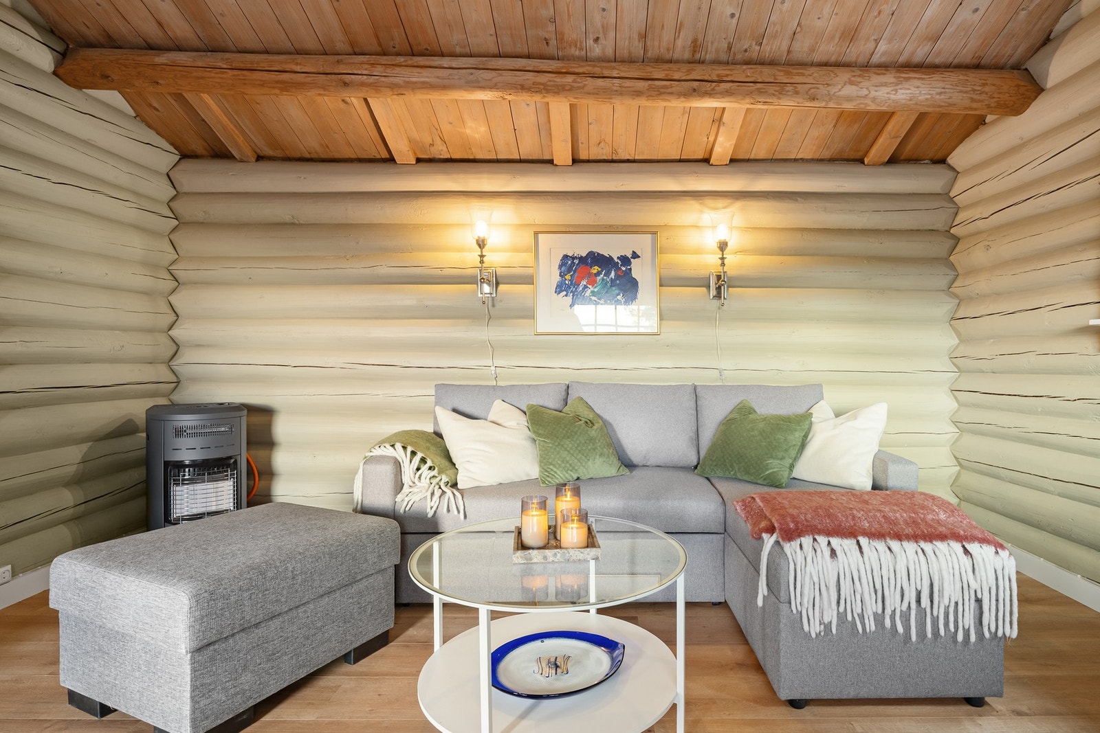 Gode innredningsmuligheter med egen sofakok. Galleribilde