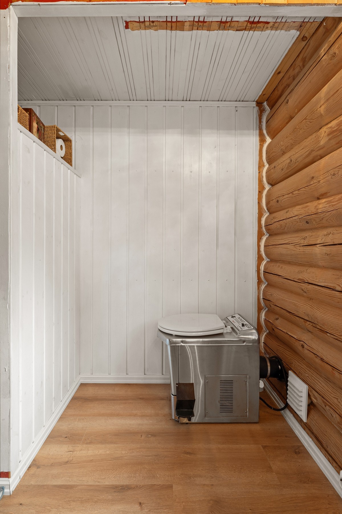 Velfungerende forbrenningstoalett. Galleribilde